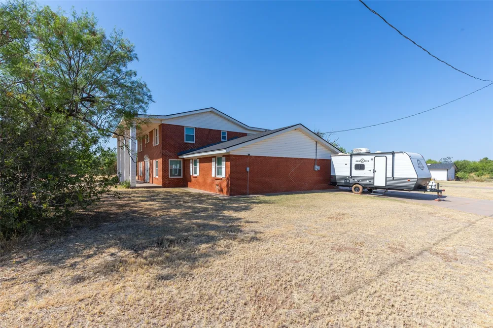 902 Avenue O Anson, TX 79501