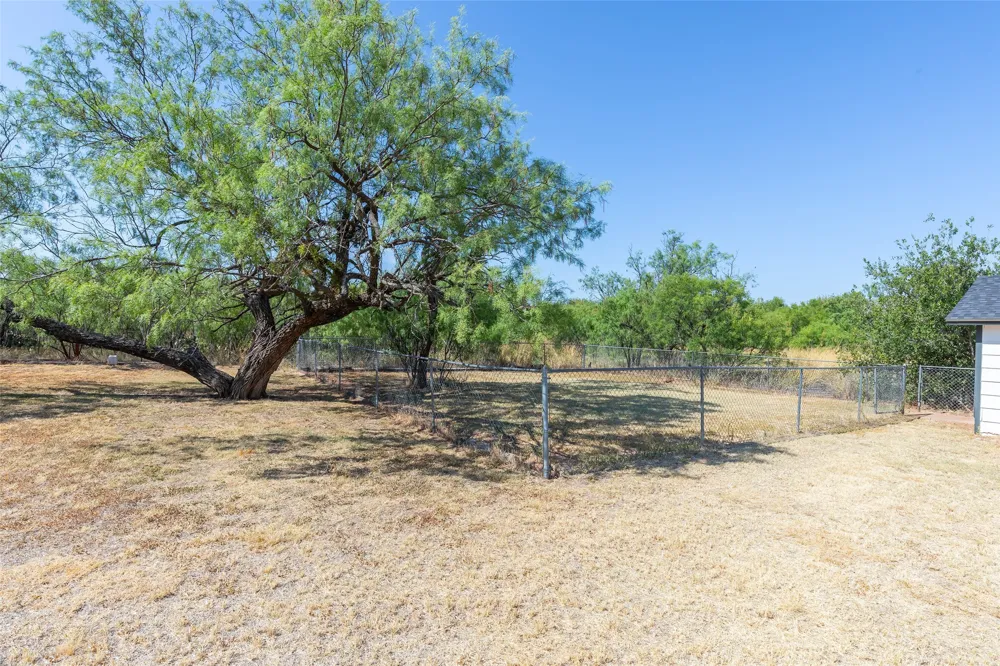 902 Avenue O Anson, TX 79501