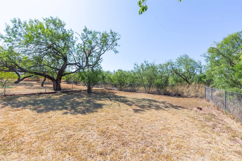 902 Avenue O Anson, TX 79501