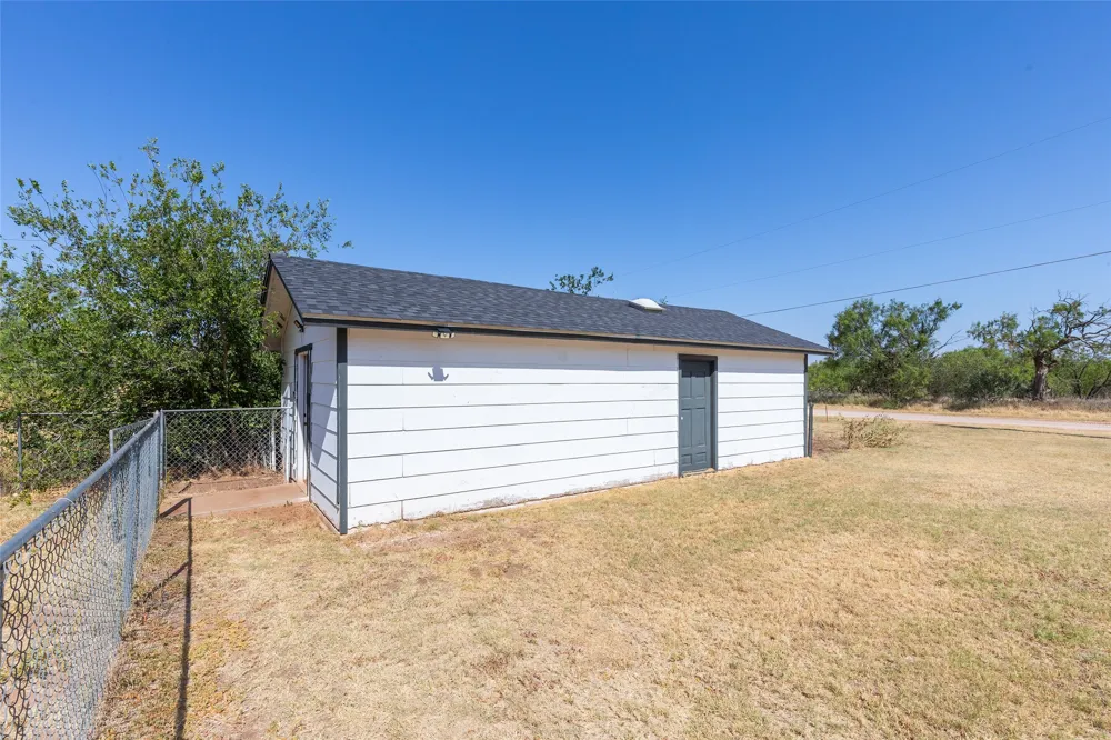 902 Avenue O Anson, TX 79501