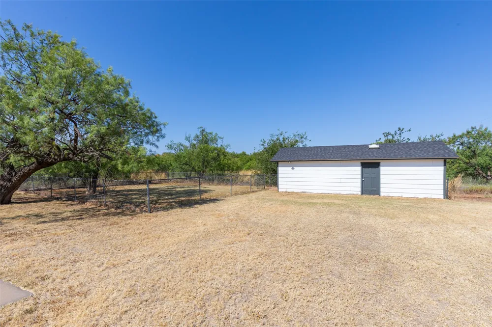 902 Avenue O Anson, TX 79501