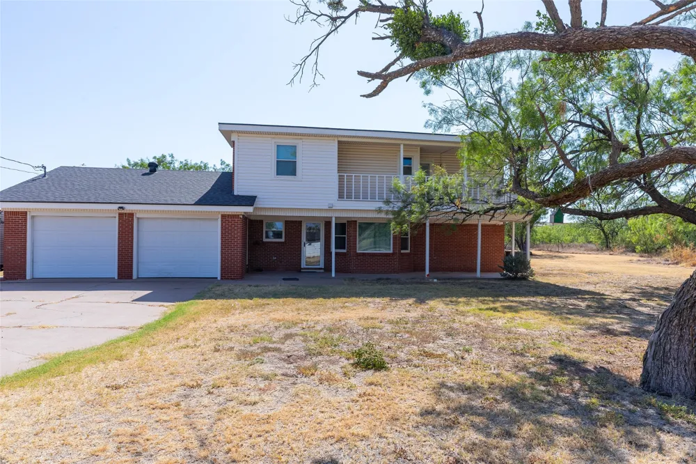 902 Avenue O Anson, TX 79501