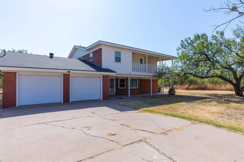 902 Avenue O Anson, TX 79501
