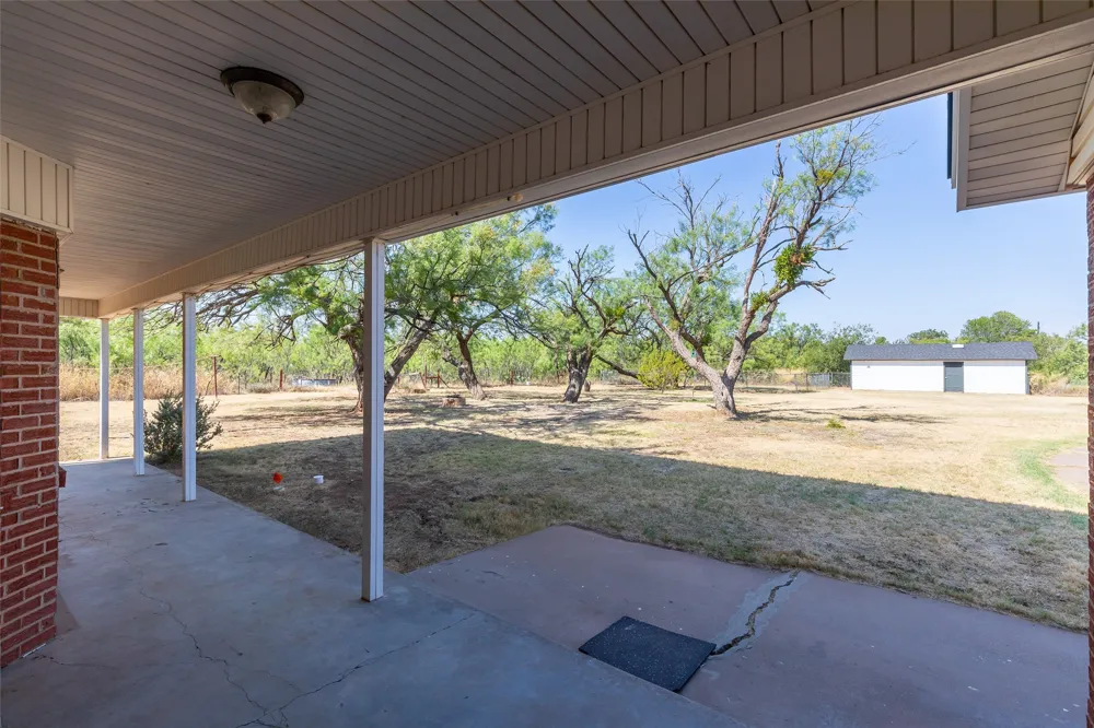 902 Avenue O Anson, TX 79501