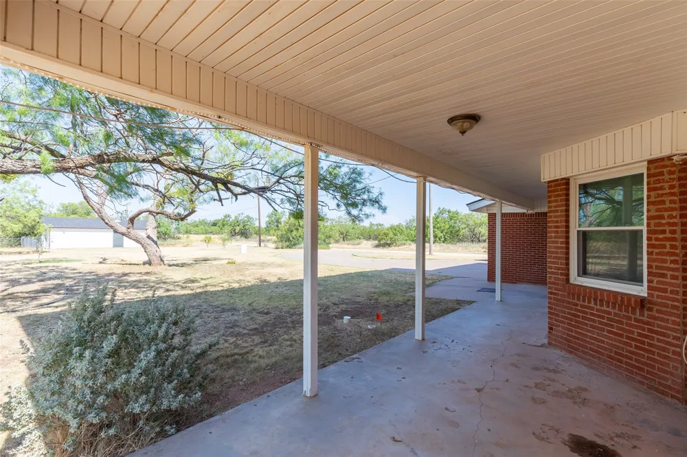902 Avenue O Anson, TX 79501