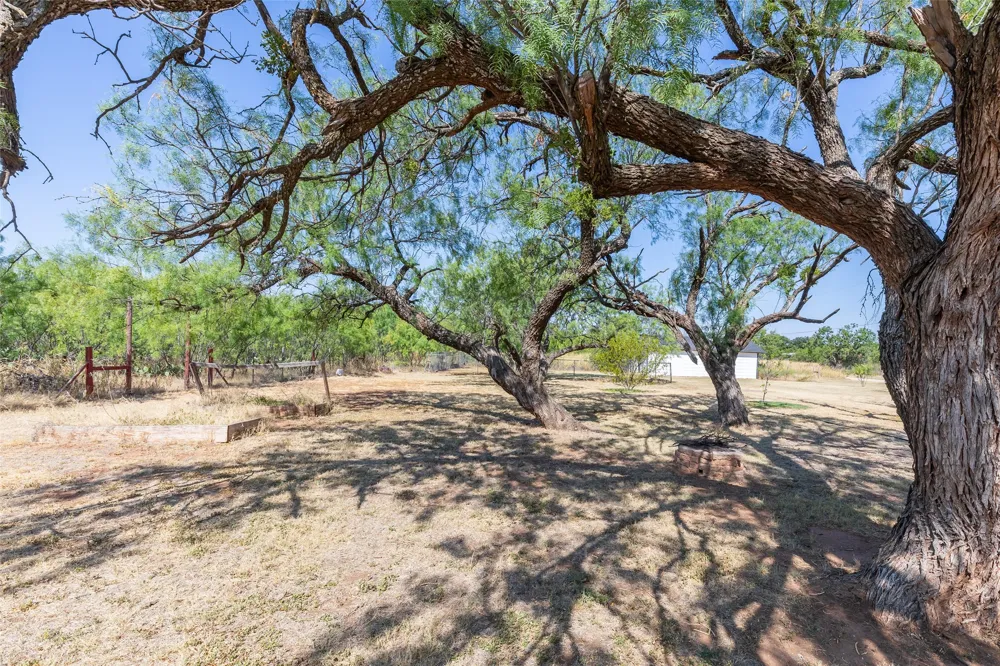 902 Avenue O Anson, TX 79501