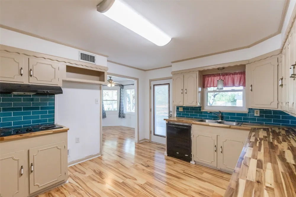 902 Avenue O Anson, TX 79501