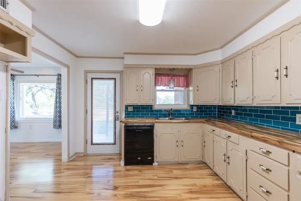 902 Avenue O Anson, TX 79501