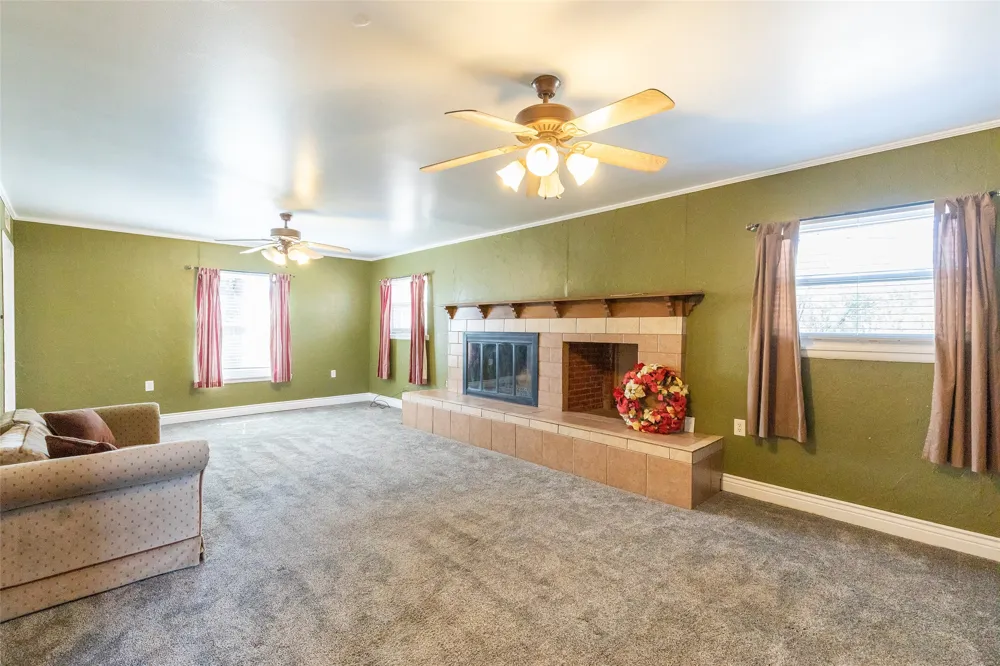 902 Avenue O Anson, TX 79501