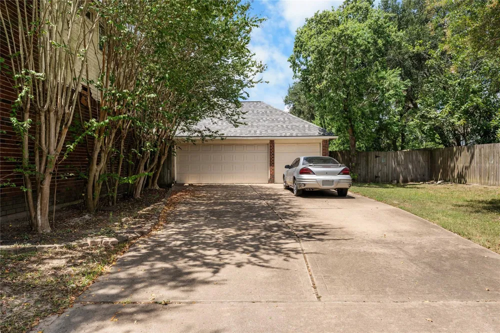 5819 Eldridge Glen Drive Houston, TX 77041
