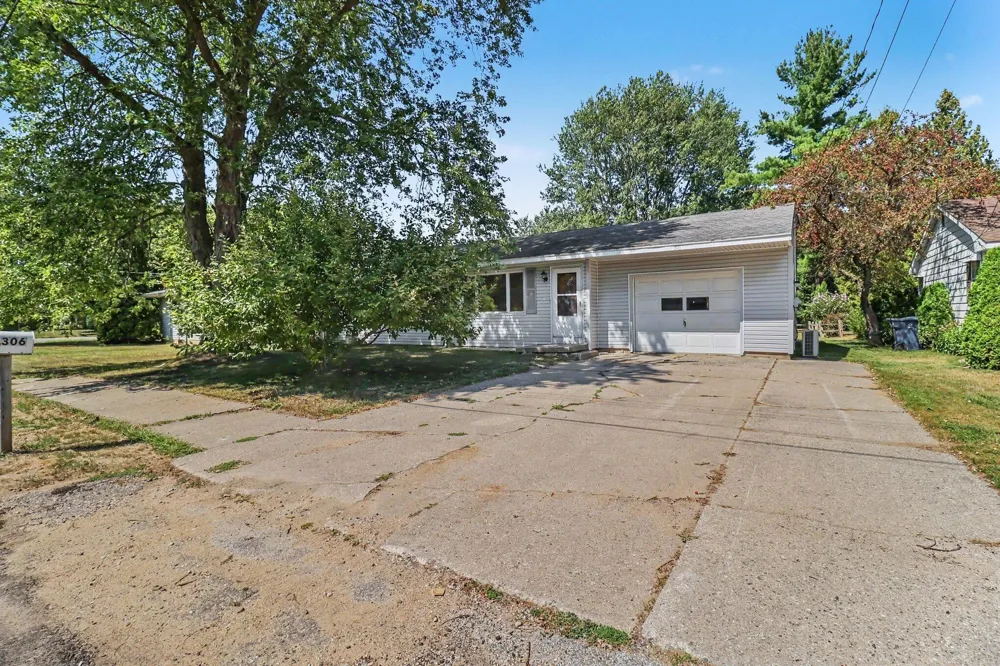 306 W Beryl Street Scottville, MI 49454