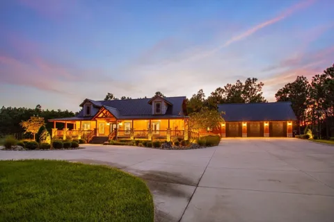 5208 EFFIE DRIVE