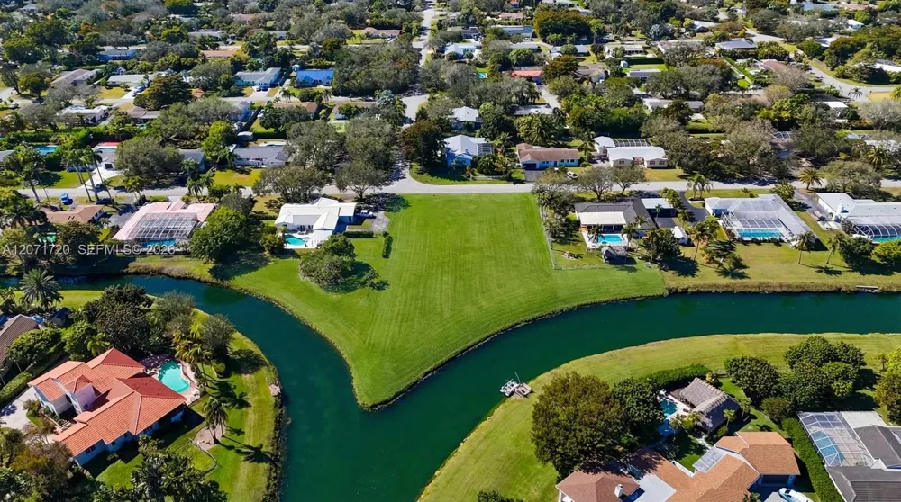 17325 SW 84 Ave Palmetto Bay, FL 33157