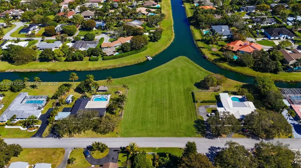 17325 SW 84 Ave Palmetto Bay, FL 33157