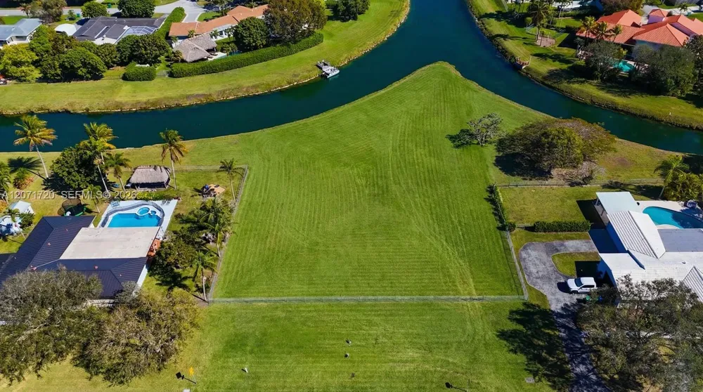 17325 SW 84 Ave Palmetto Bay, FL 33157