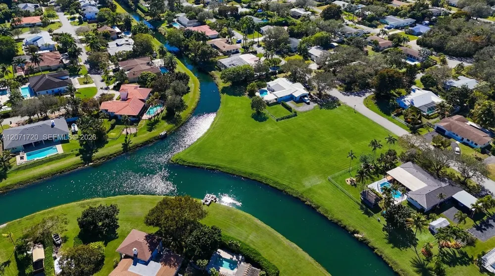 17325 SW 84 Ave Palmetto Bay, FL 33157