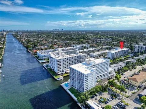 3051 NE 48TH STREET #301