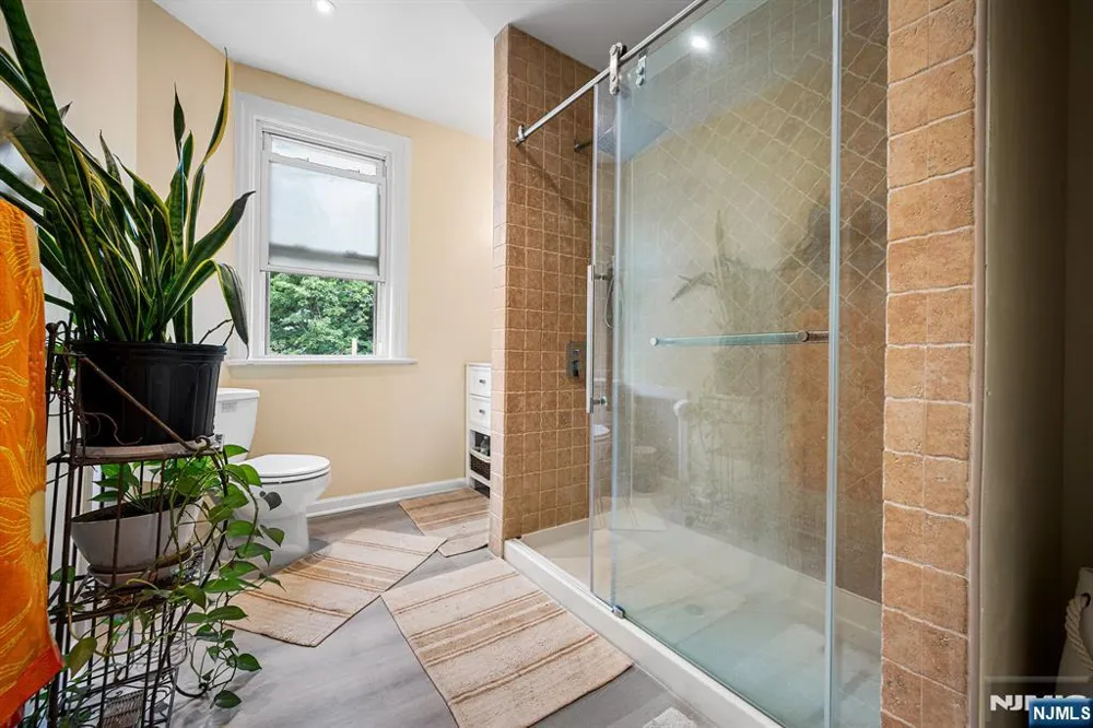 328 Springdale Avenue East Orange, NJ 07017