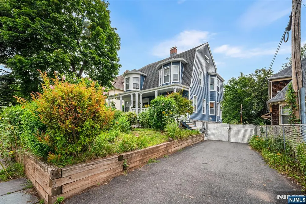 328 Springdale Avenue East Orange, NJ 07017