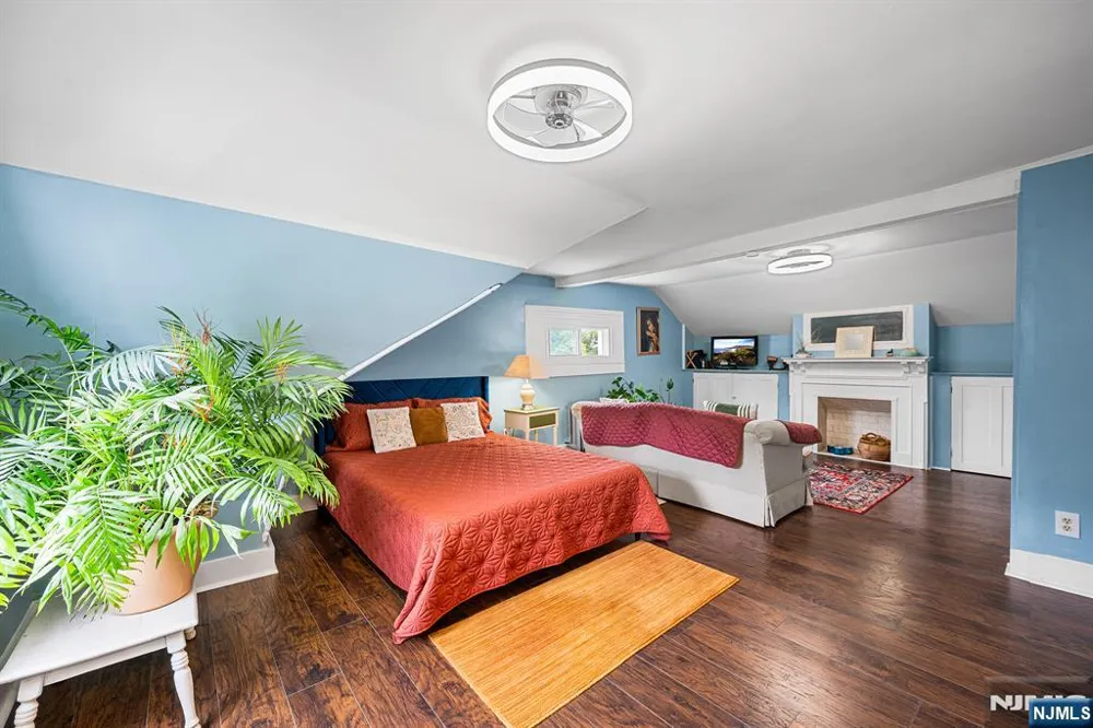 328 Springdale Avenue East Orange, NJ 07017