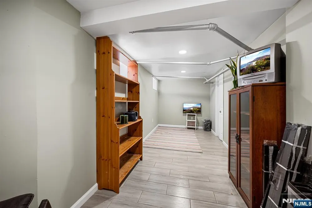 328 Springdale Avenue East Orange, NJ 07017