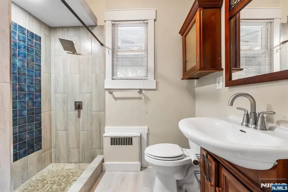 328 Springdale Avenue East Orange, NJ 07017