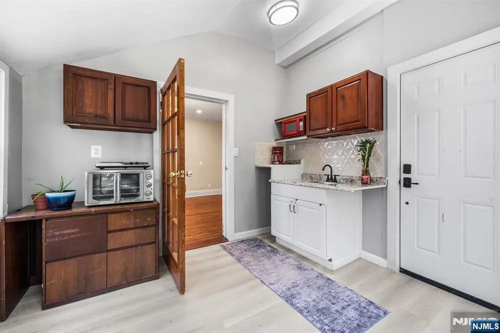 328 Springdale Avenue East Orange, NJ 07017