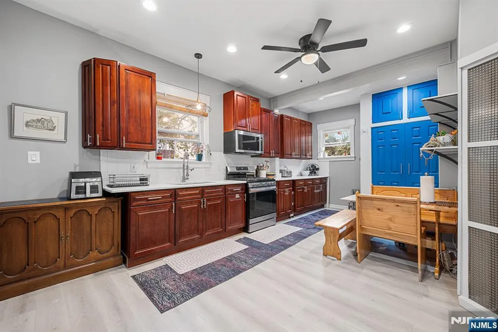 328 Springdale Avenue East Orange, NJ 07017