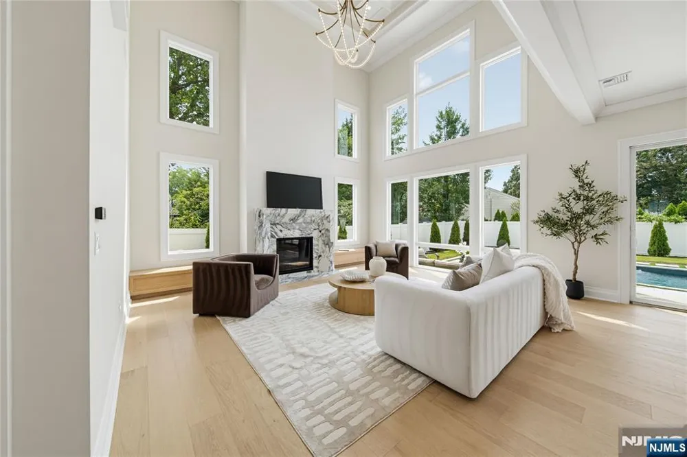 92 Oliver Road Paramus, NJ 07652