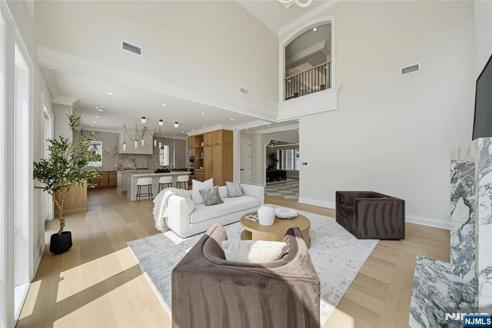 92 Oliver Road Paramus, NJ 07652