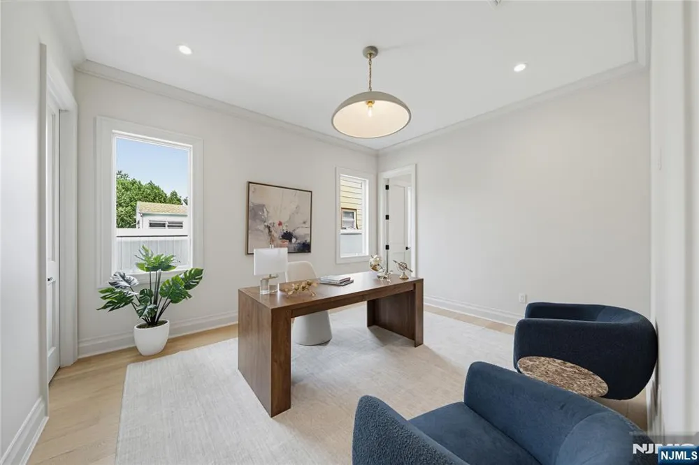 92 Oliver Road Paramus, NJ 07652