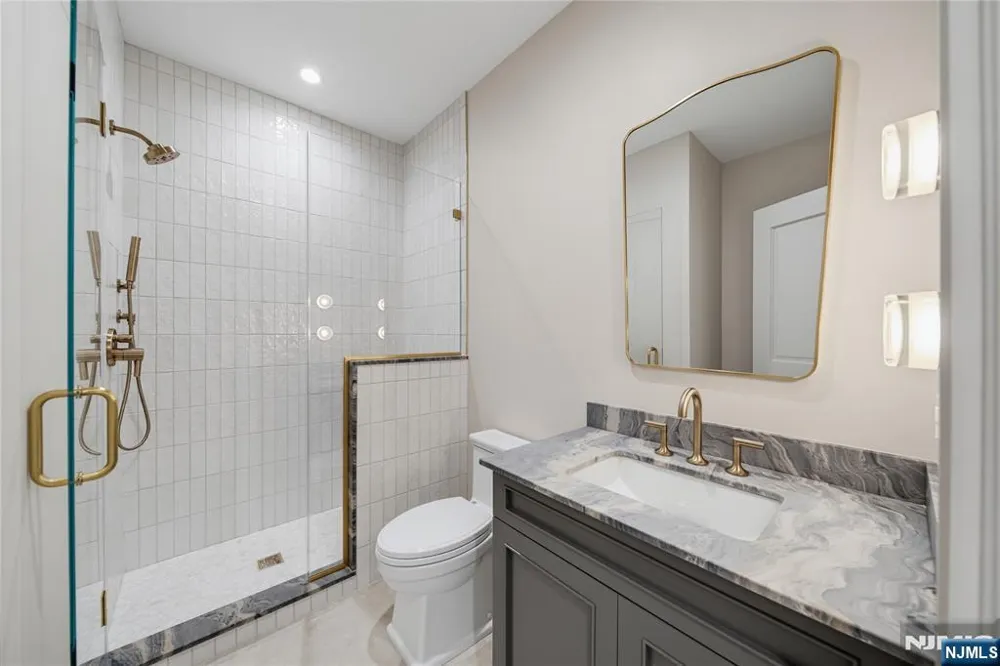 92 Oliver Road Paramus, NJ 07652
