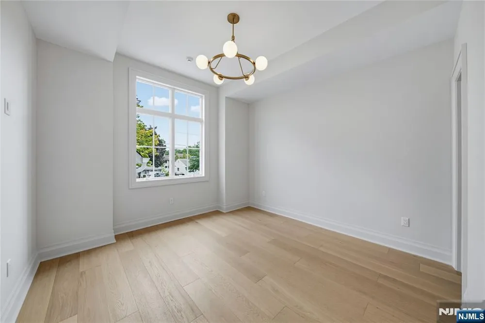 92 Oliver Road Paramus, NJ 07652