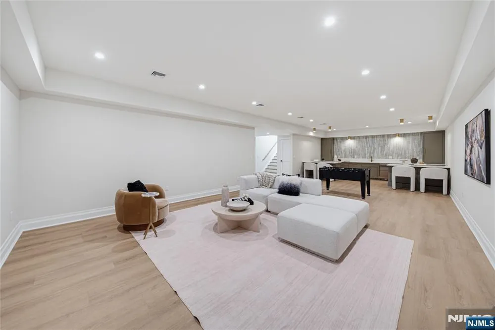 92 Oliver Road Paramus, NJ 07652