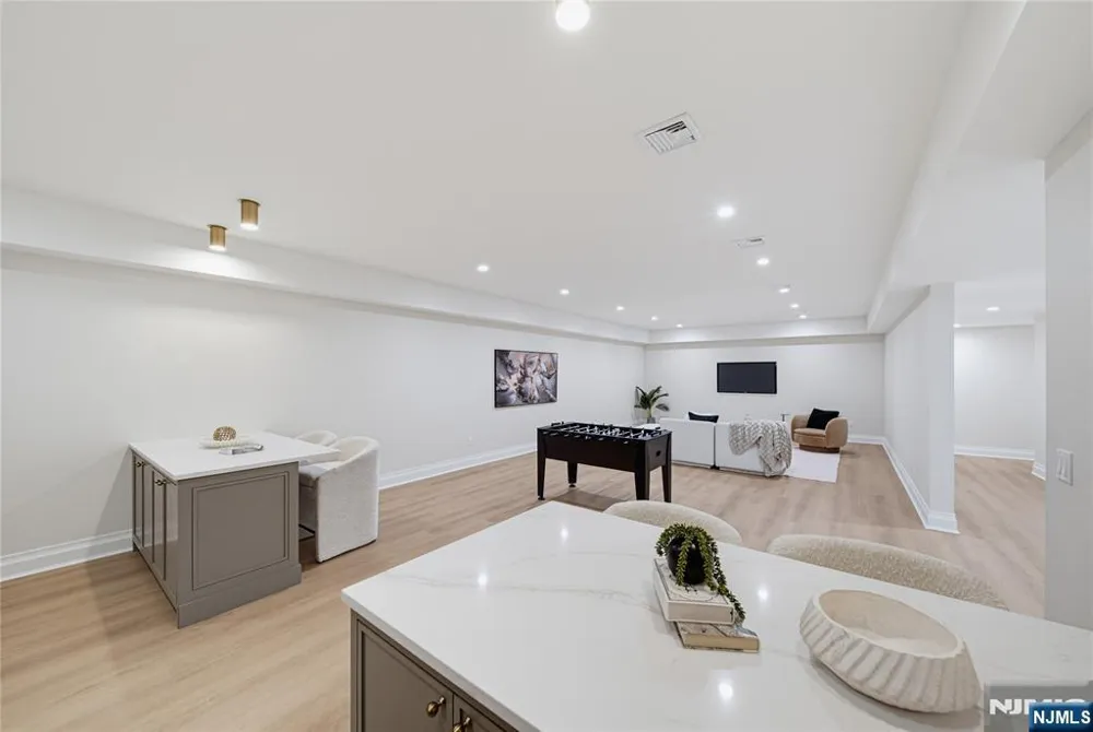 92 Oliver Road Paramus, NJ 07652