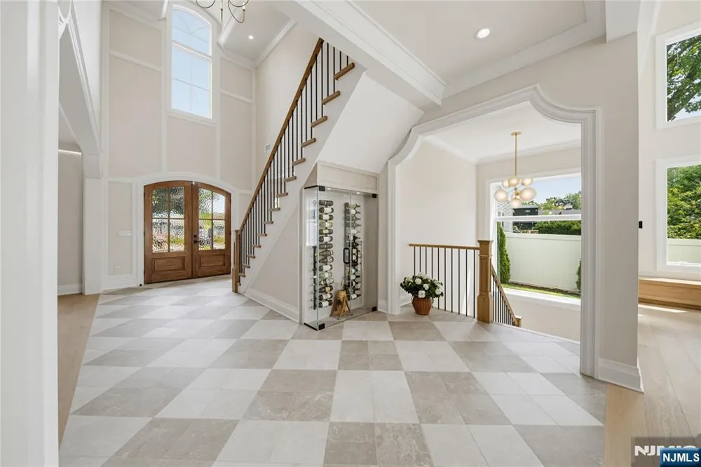 92 Oliver Road Paramus, NJ 07652