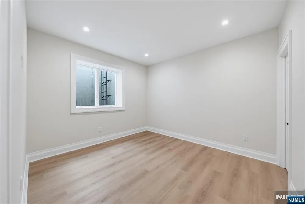92 Oliver Road Paramus, NJ 07652