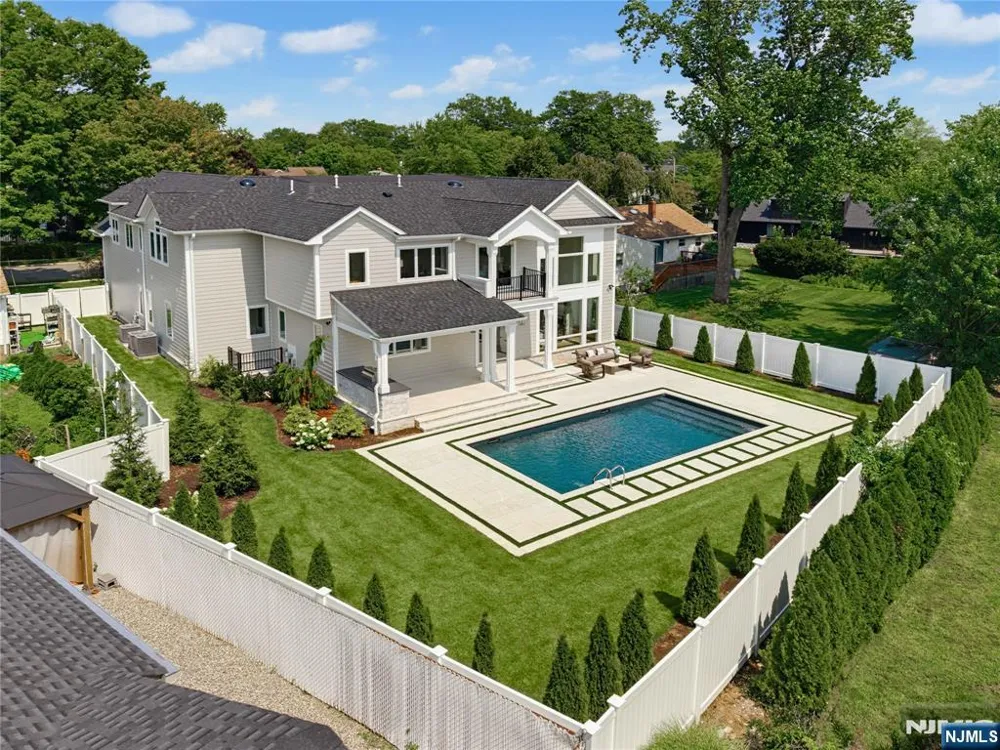 92 Oliver Road Paramus, NJ 07652