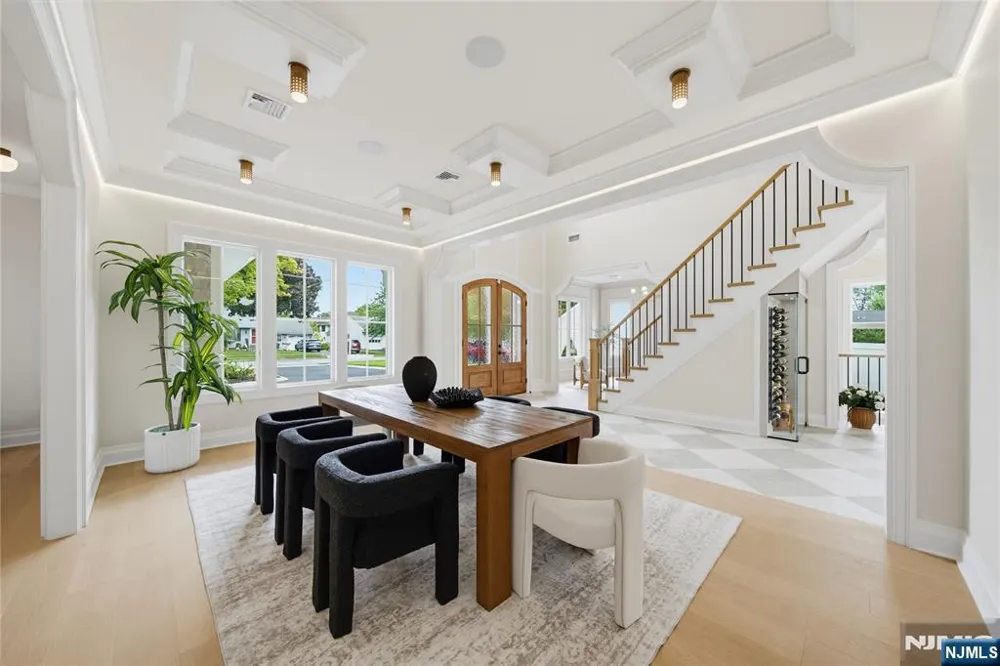 92 Oliver Road Paramus, NJ 07652