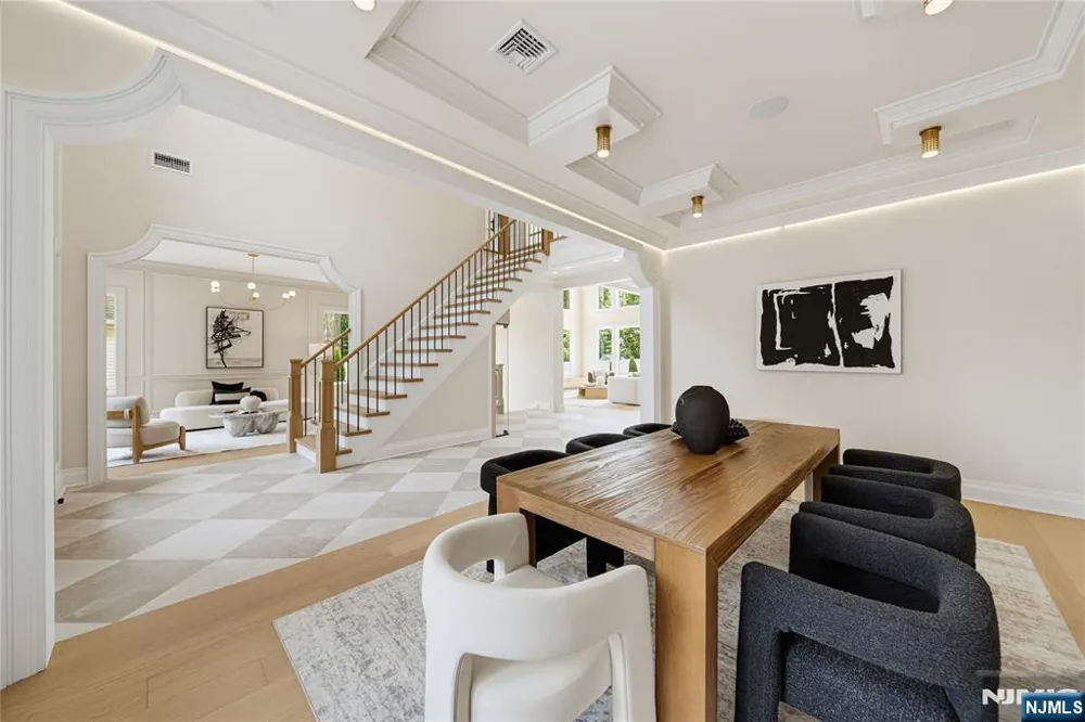92 Oliver Road Paramus, NJ 07652