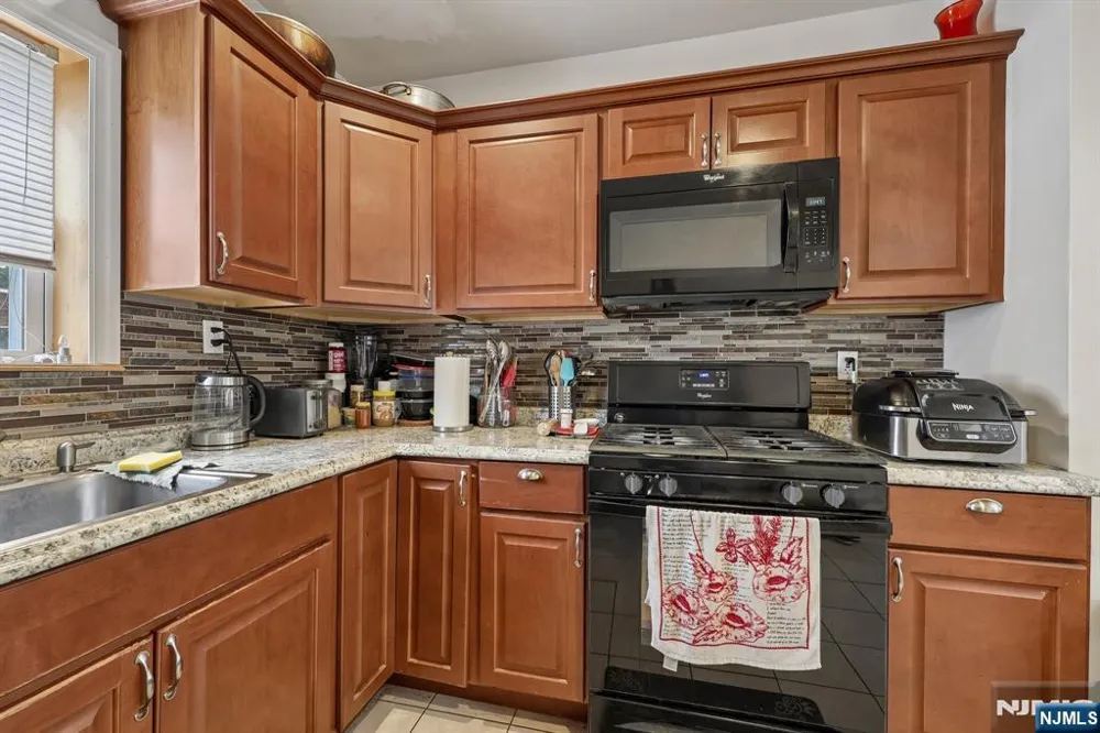 164 Freeman Avenue East Orange, NJ 07018
