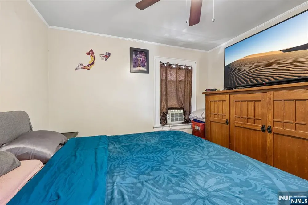 164 Freeman Avenue East Orange, NJ 07018