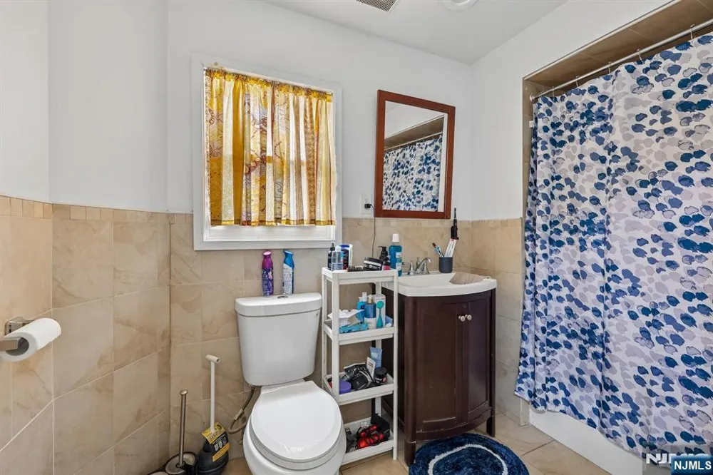 164 Freeman Avenue East Orange, NJ 07018