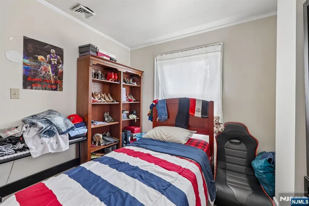 164 Freeman Avenue East Orange, NJ 07018