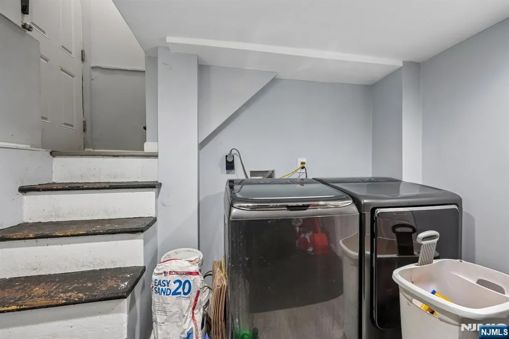 164 Freeman Avenue East Orange, NJ 07018