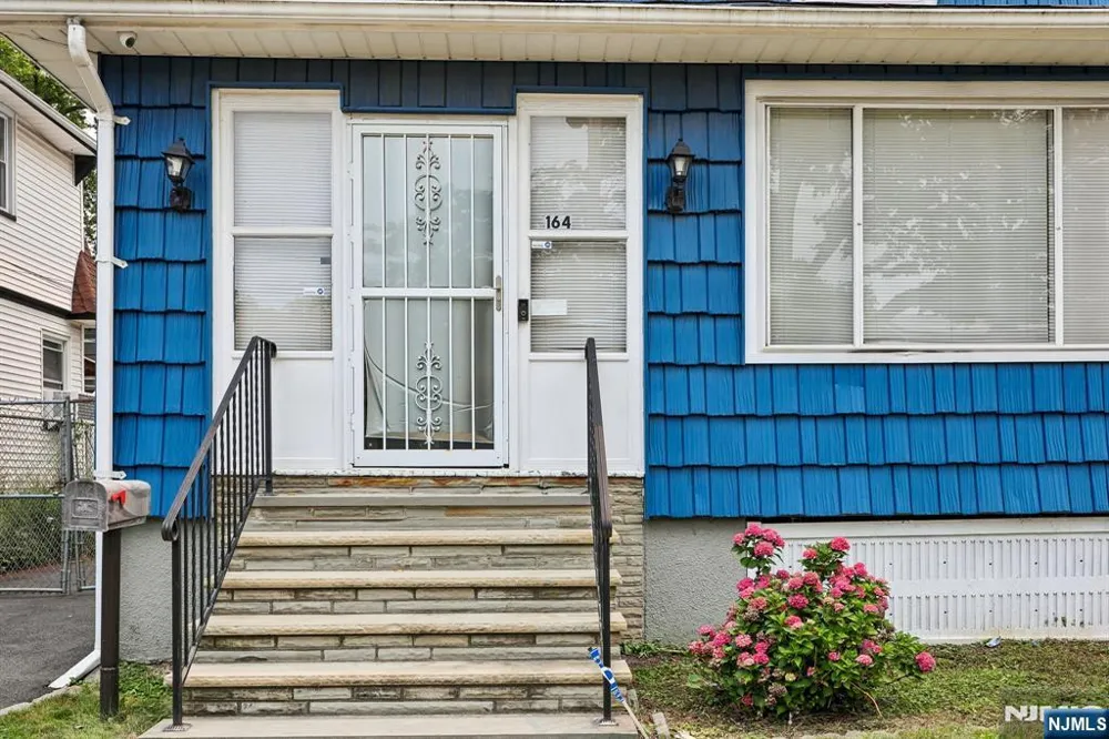 164 Freeman Avenue East Orange, NJ 07018