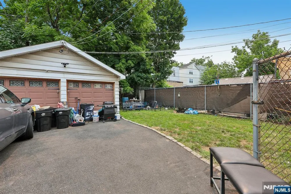 164 Freeman Avenue East Orange, NJ 07018