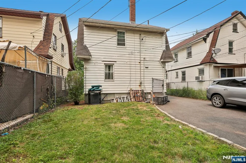 164 Freeman Avenue East Orange, NJ 07018