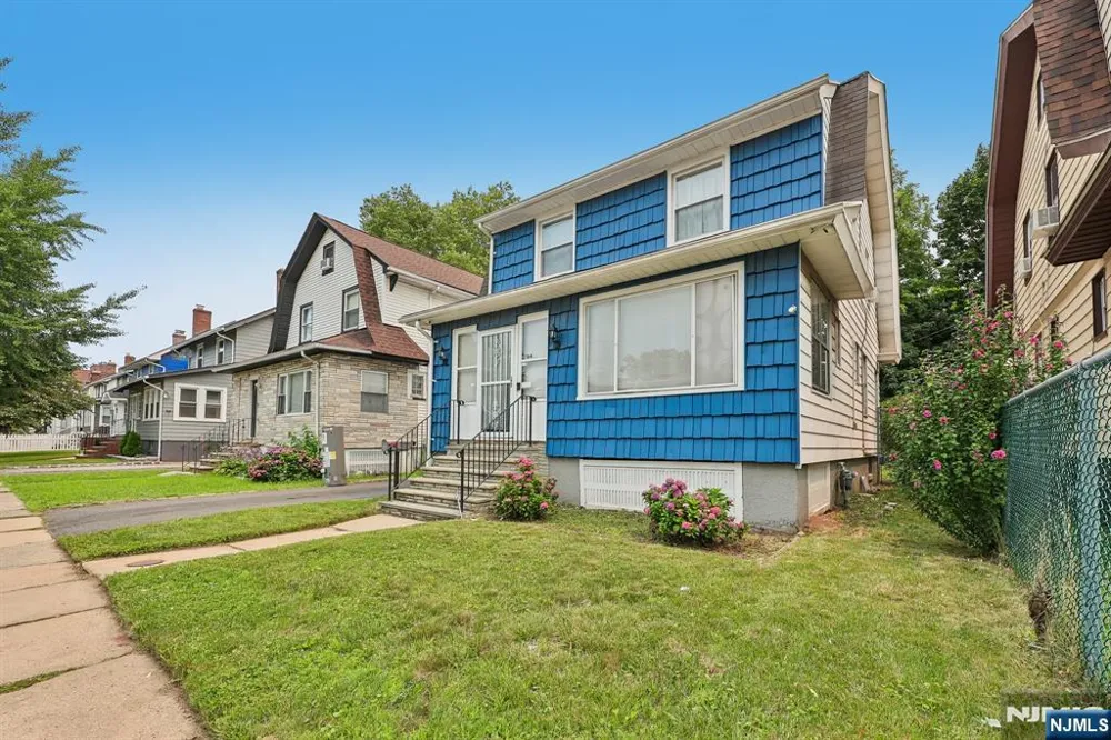164 Freeman Avenue East Orange, NJ 07018