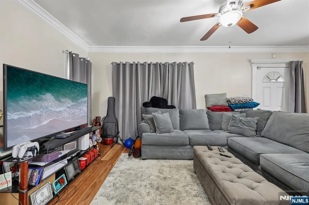 164 Freeman Avenue East Orange, NJ 07018